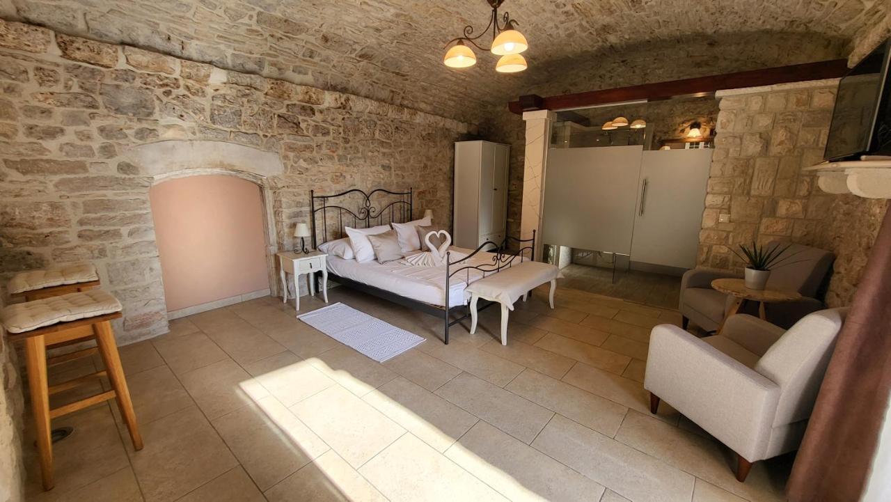 Stone House Apartments Didini Dvori Lumbarda Exterior foto