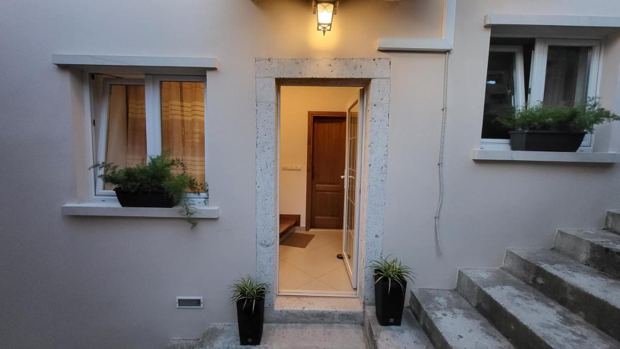 Stone House Apartments Didini Dvori Lumbarda Exterior foto